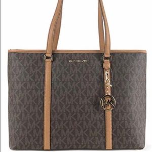 Women’s, Micheal Kors, tote bag. AUTHENTIC!!